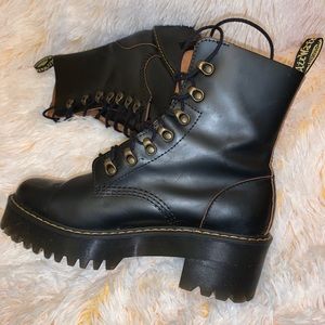 Dr. Martens Leona Boot